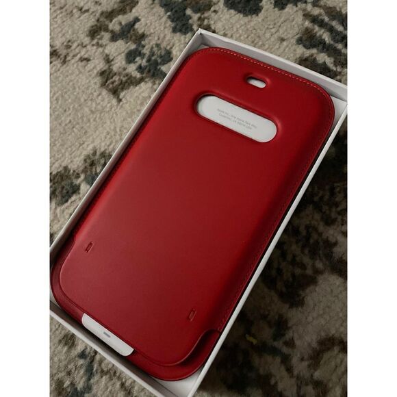 Apple iPhone 12 and 12 Pro Leather Sleeve with MagSafe Red - Picture 5 of 8